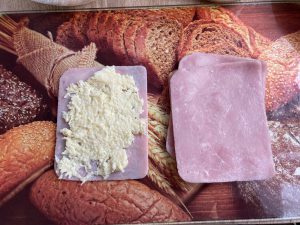 Szyneczki faszerowane serem żółtym z majonezem i czosnkiem