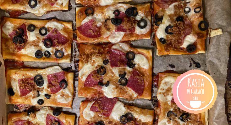 Ekspresowe zapiekanki z ciasta francuskiego