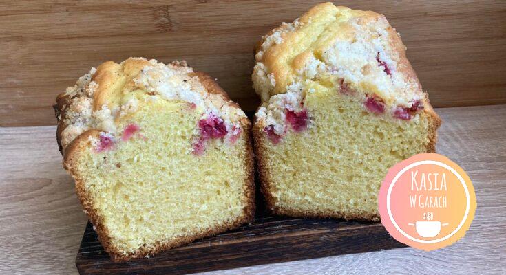 Ucierany Budyniowiec z rabarbarem i kruszonką