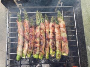 Grillowane szparagi z boczkiem