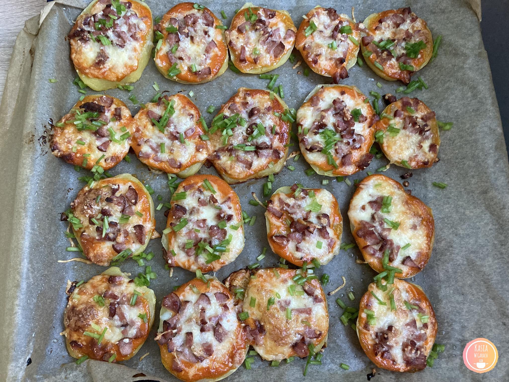 ziemniaki zapiekane z boczkiem i serem z piekarnika